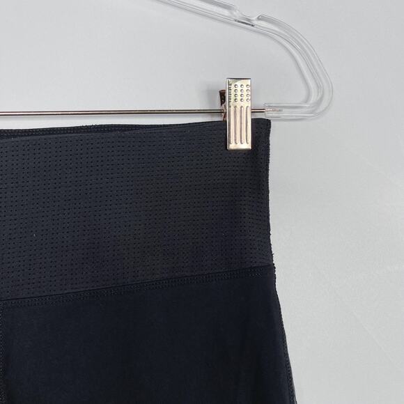 Lorna Jane XSmall XS Black Faux Leather Mesh Pieced Capri Leggings Workout - Picture 5 of 9